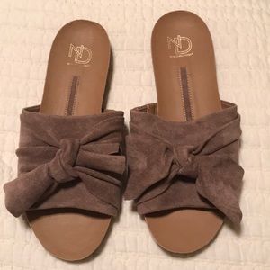 Suede bow sandals